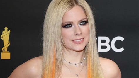 avril lavigne tits|Avril Lavigne stuns in see